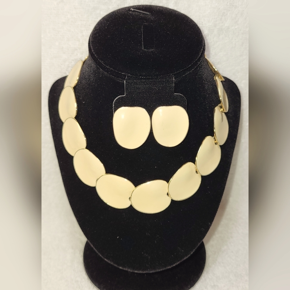 VINTAGE Cream Enamel Choker and Earrings Set / Clip-on
